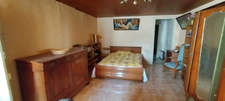 MONTBRON en Charente. Maison à rénover 3 pièces, 2 granges, dépendances. Terrain 4106 m²