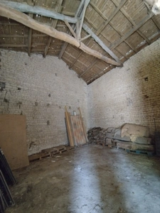  SAINT AMANT DE BOIXE. Maison en pierre de 96 m², 2 granges, jardin clos