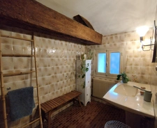 Chazelles. Maison de caractère de 204 m², 5 chambres, cour et grange
