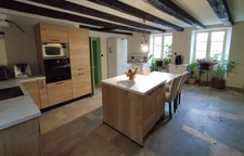 Chazelles. Maison de caractère de 204 m², 5 chambres, cour et grange