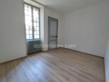 ANGOULEME. Maison 145 m², 4 chambres, jardin clos 830m² et grand garage.