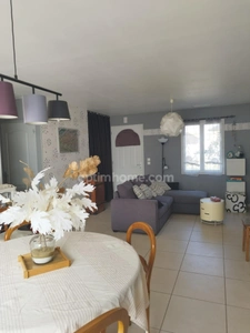 Charente, Châteauneuf, à Birac, maison plain-pied 93 m², 4 chambres, terrain de 1360 m²