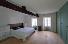 Chazelles. Maison de caractère de 204 m², 5 chambres, cour et grange