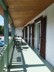 Gond-Pontouvre, maison de 130 m², balcon, garage et dépandances.