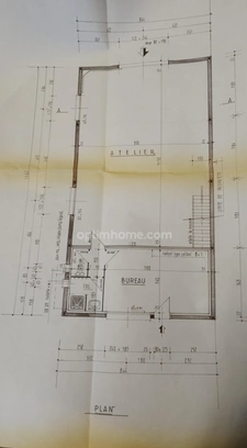 ANGOULEME. Garage de 239 m², jardin clos . 