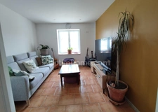 Mornac. Maison de 133 m², rénovée avec soin avec 2 garages et dépendances.