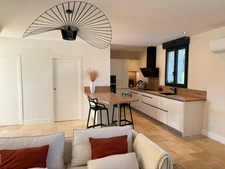 En Charente à Champniers, maison rénovée de 112.50 m², terrasse bois, terrain 500m²