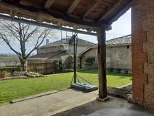  ST LAURENT DE CERIS, Charente. Maison de 160 m² avec grange, dépendances et piscine.