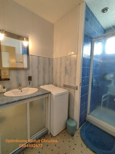RUFFEC. Maison de 65 m² sur sous -sol, véranda, terrain 1954 m² clos.