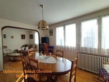 RUFFEC. Maison de 65 m² sur sous -sol, véranda, terrain 1954 m² clos.