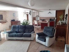  ST LAURENT DE CERIS, Charente. Maison de 160 m² avec grange, dépendances et piscine.