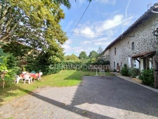 ROUSSINES 16310, maison avec garage, chai et grange, terrain 1985 m²