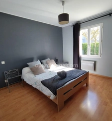 Charente, à Vars, maison de plain pied de 137 m², 4 chambres, véranda, piscine, garage et terrain clos 1002 m²