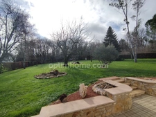 Charente, exceptionnelle ! A 10mn de La Rochefoucauld, maison 206 m², pièce de vie 70 m², grange, terrain clos 3602m²