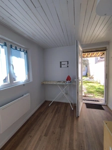 Charente, à Mornac. Maison 99 m², 4 chambres, jardin, terrain clos 930 m² avec garage.