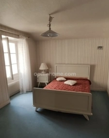 Chazelles, proche La Rochefoucauld. Maison de caractère de 223 m², 5 chambres, cour et grange