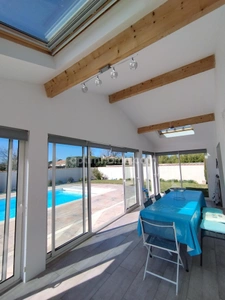 Charente, à Vars, maison de plain pied de 137 m², 4 chambres, véranda, piscine, garage et terrain clos 1002 m²