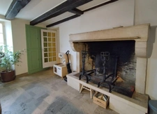 Chazelles. Maison de caractère de 204 m², 5 chambres, cour et grange