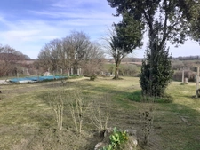  ST LAURENT DE CERIS, Charente. Maison de 160 m² avec grange, dépendances et piscine.