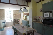 CHARENTE/AIGRE. Maison en pierre rénovée, 3 chambres(poss 4) avec jardin clos 1169 m² (gite ou chambres d'hôtes)
