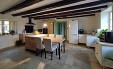 Chazelles. Maison de caractère de 204 m², 5 chambres, cour et grange