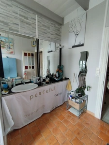  SAINT AMANT DE BOIXE. Maison en pierre de 96 m², 2 granges, jardin clos