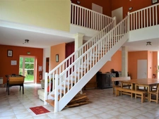 Bunzac. Ensemble immobilier avec maison, gîte et piscine sur 12 565 m² de terrain 