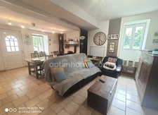 Charente, Roussines. Maison de campagne avec grange attenante, jardin, carport.