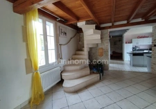 Charente, exceptionnelle ! A 10mn de La Rochefoucauld, maison 206 m², pièce de vie 70 m², grange, terrain clos 3602m²