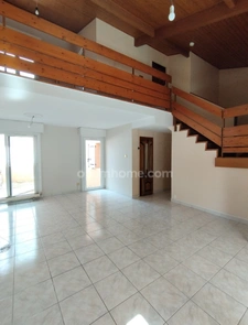 ANGOULEME, secteur calme, maison 112 m², terrasse, garage, cour et terrain clos.