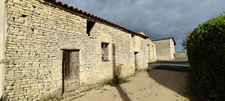 AIGRE. Saint Fraigne, maison à rénover de 50m² 