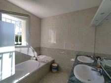 Charente, à Vars, maison de plain pied de 137 m², 4 chambres, véranda, piscine, garage et terrain clos 1002 m²