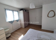 Charente, à Mornac. Maison 99 m², 4 chambres, jardin, terrain clos 930 m² avec garage.
