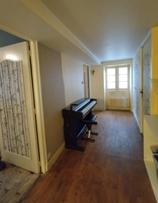Chazelles. Maison de caractère de 204 m², 5 chambres, cour et grange