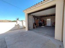 Charente, à Vars, maison de plain pied de 137 m², 4 chambres, véranda, piscine, garage et terrain clos 1002 m²