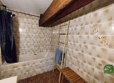 Chazelles. Maison de caractère de 204 m², 5 chambres, cour et grange