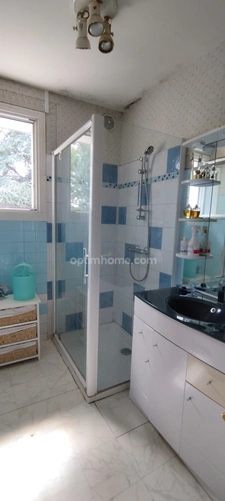 La Rochefoucauld. Maison familiale de 168 m², double garage, terrain clos 2876 m²