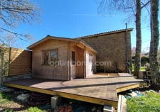 Charente, Roussines. Maison de campagne avec grange attenante, jardin, carport.
