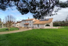 Charente, exceptionnelle ! A 10mn de La Rochefoucauld, maison 206 m², pièce de vie 70 m², grange, terrain clos 3602m²