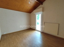 ANGOULEME, secteur calme, maison 112 m², terrasse, garage, cour et terrain clos.