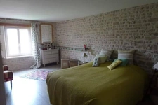 CHARENTE/AIGRE. Maison en pierre rénovée, 3 chambres(poss 4) avec jardin clos 1169 m² (gite ou chambres d'hôtes)