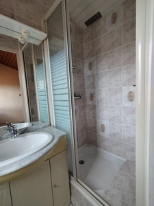 ANGOULEME, secteur calme, maison 112 m², terrasse, garage, cour et terrain clos.