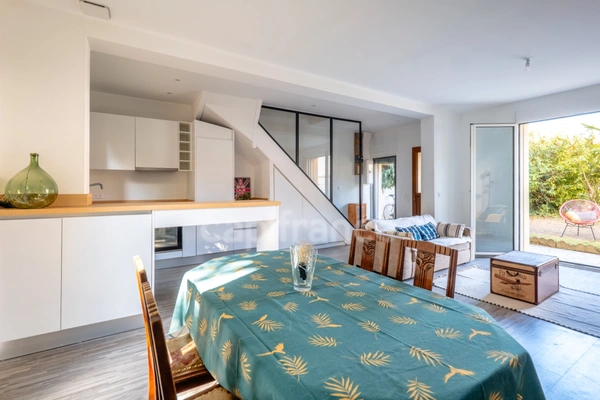 Versailles, A VENDRE MAISON RENOVEE  de 110 m2 au sol- 4 chambres- JARDIN- CALME et proximité des commodités. 