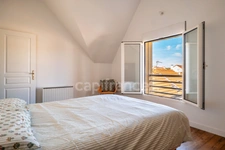 Versailles, A VENDRE MAISON RENOVEE  de 110 m2 au sol- 4 chambres- JARDIN- CALME et proximité des commodités. 