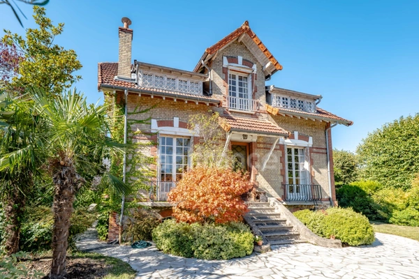 Le Chesnay – Plateau Saint-Antoine | Maison bourgeoise de charme avec jardin enchanteur de 700 m², sans vis-à-vis