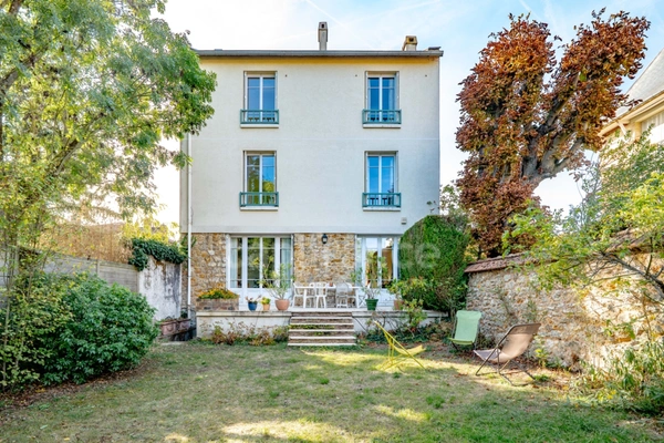 LE CHESNAY, PLATEAU SAINT ANTOINE, PROCHE VERSAILLES MAISON à VENDRE de 220 m2 avec 7 chambres - JARDIN 