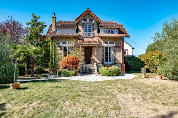 Le Chesnay – Plateau Saint-Antoine | Maison bourgeoise de charme avec jardin enchanteur de 700 m², sans vis-à-vis