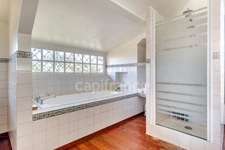 Le Chesnay – Plateau Saint-Antoine | Maison bourgeoise de charme avec jardin enchanteur de 700 m², sans vis-à-vis