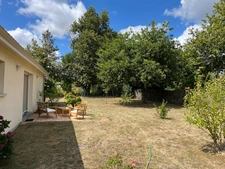 Maison de plain pied avec jardin et garage GUITRES 