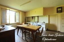 Maison à vendre avec de beaux volumes, à quelques minutes de Brousse-le-château (12)